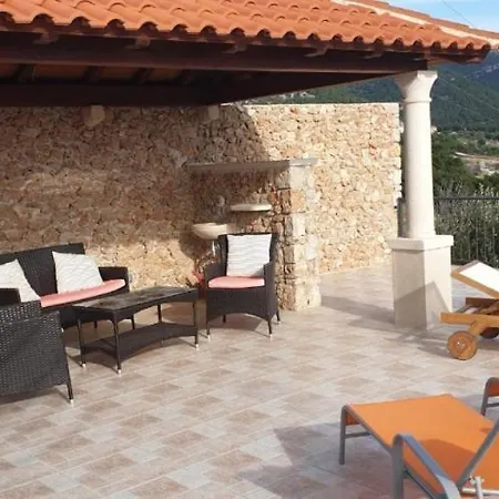 Robinson Style House Holiday home Bol